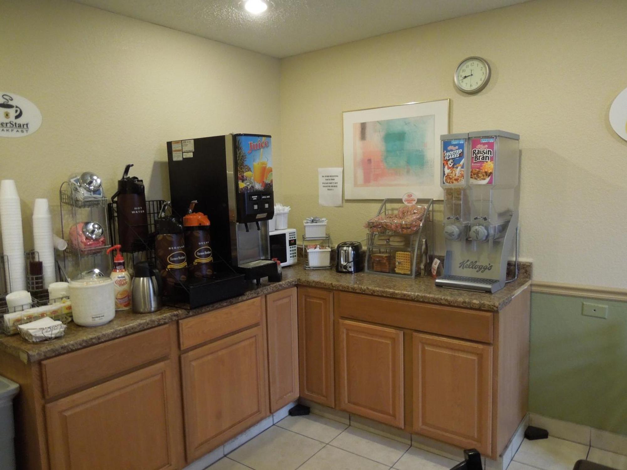 Super 8 By Wyndham Harrisonburg Motel Luaran gambar