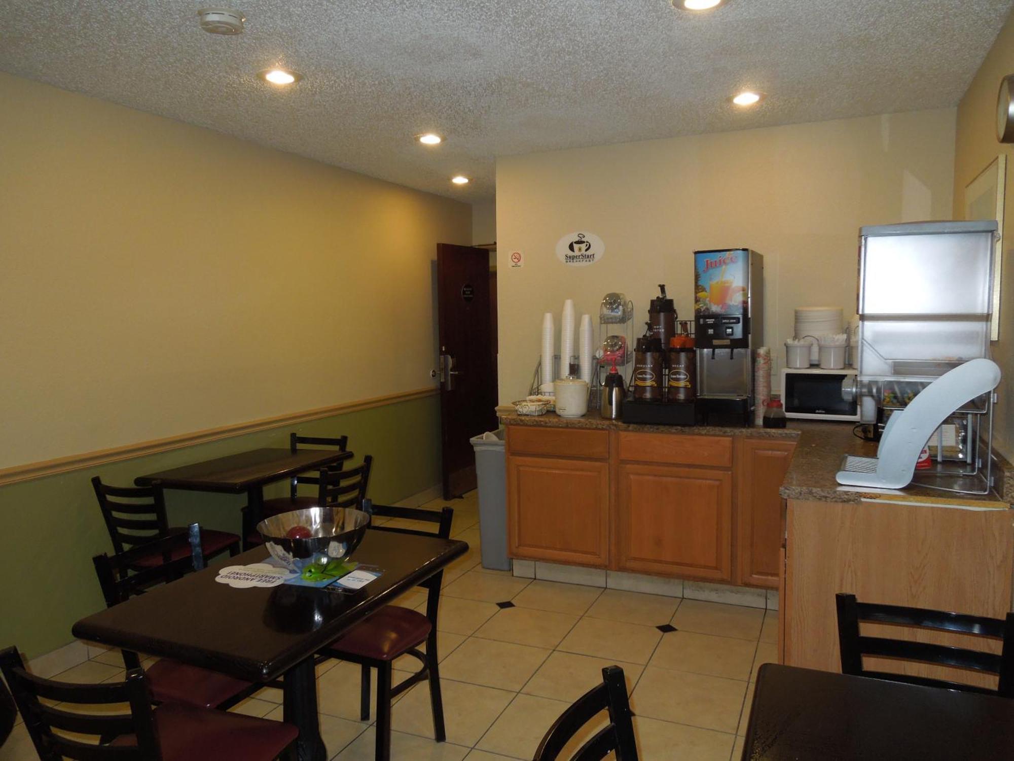 Super 8 By Wyndham Harrisonburg Motel Luaran gambar