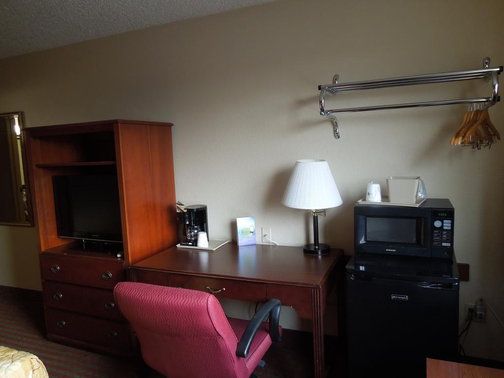 Super 8 By Wyndham Harrisonburg Motel Luaran gambar